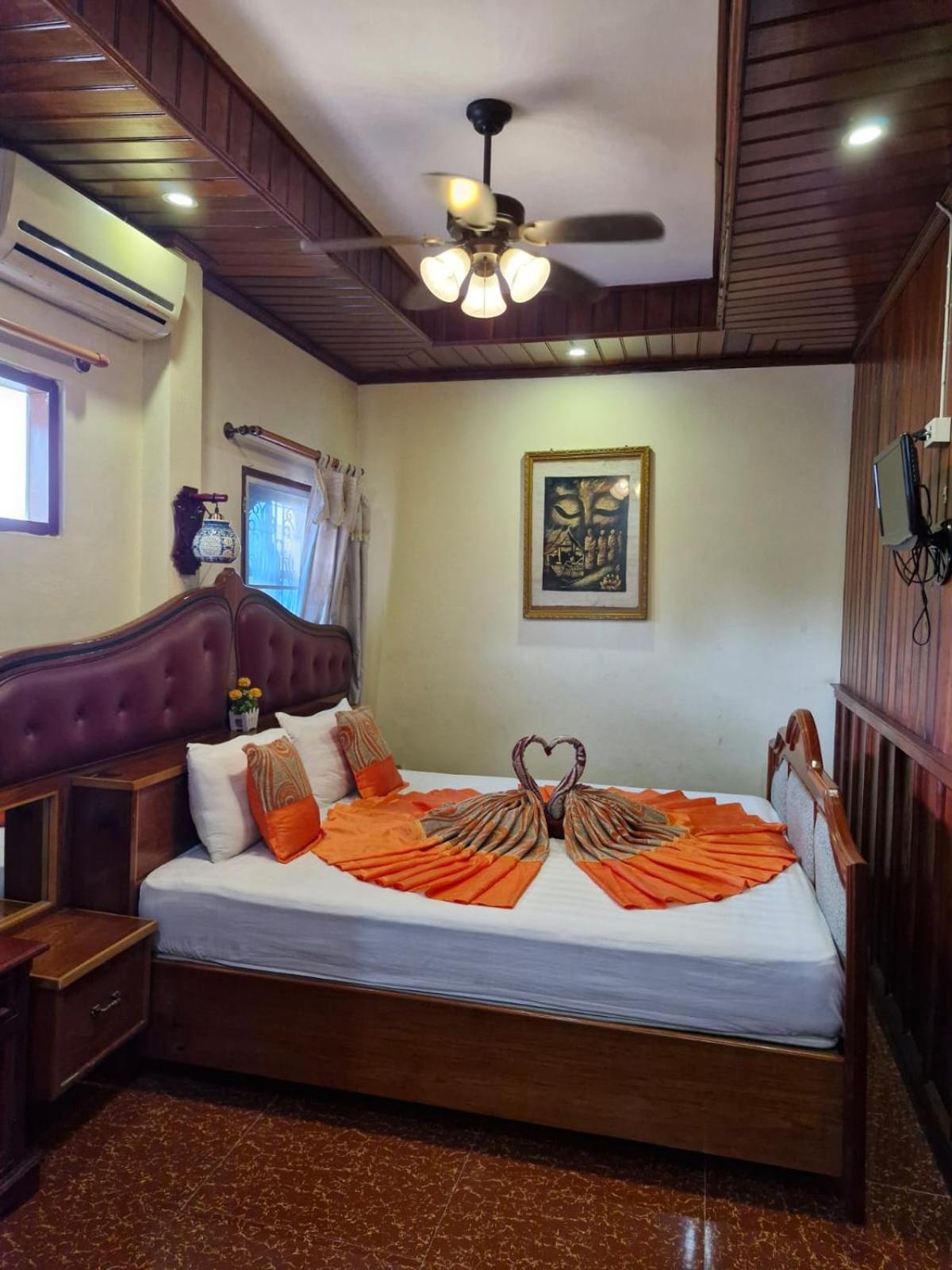 Sakura Wood House Hotel Luang Prabang Exterior photo