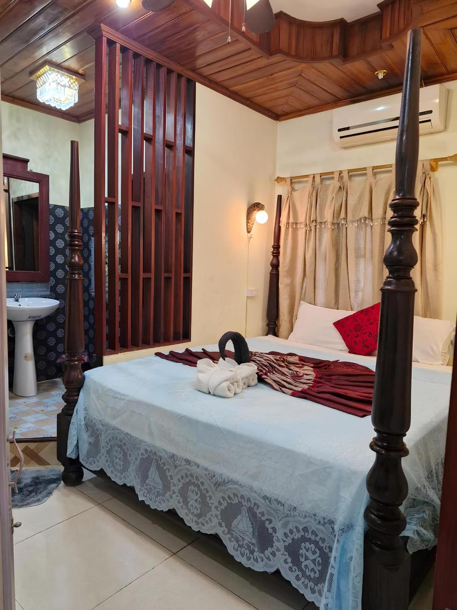 Sakura Wood House Hotel Luang Prabang Exterior photo