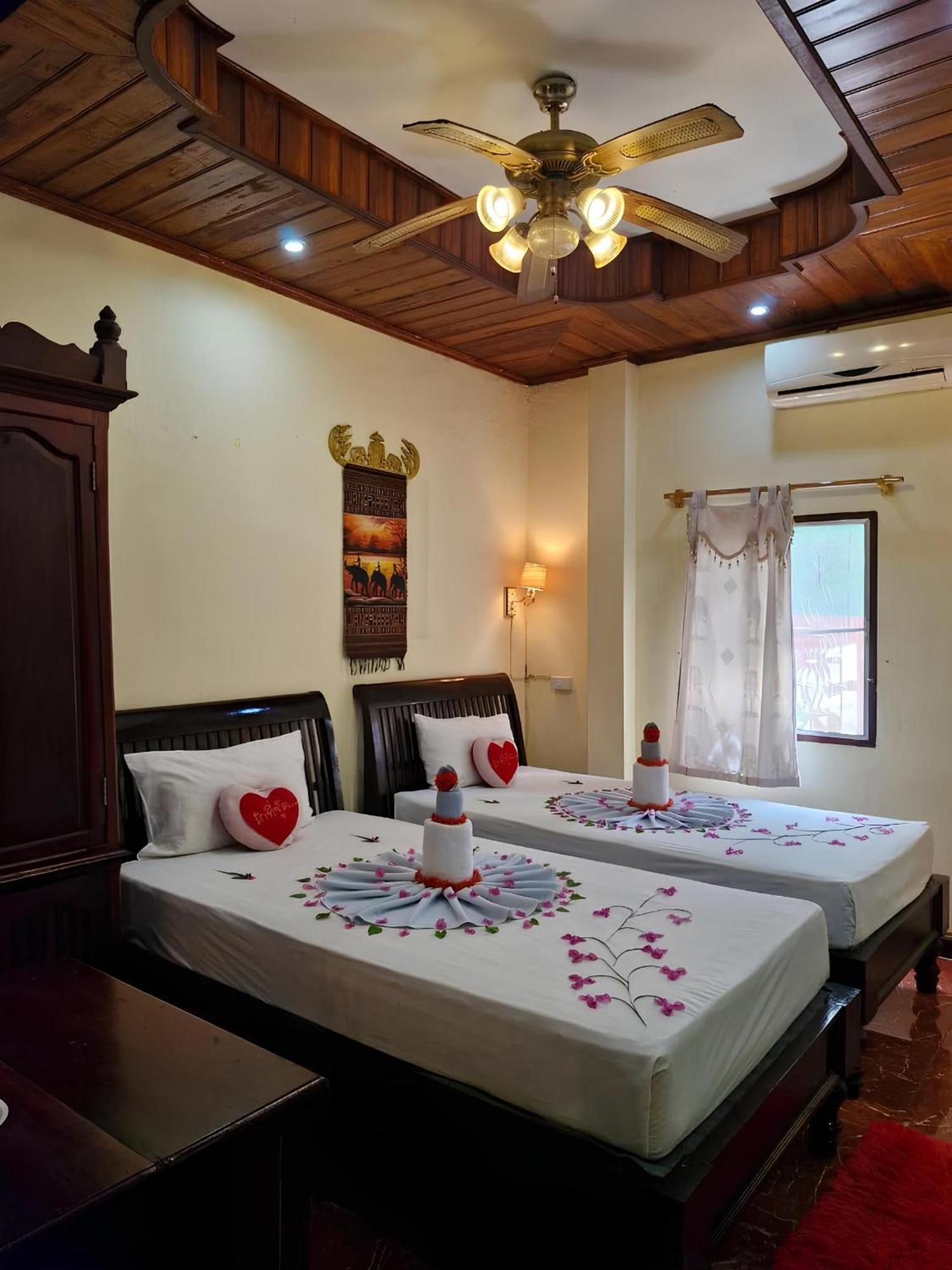 Sakura Wood House Hotel Luang Prabang Exterior photo