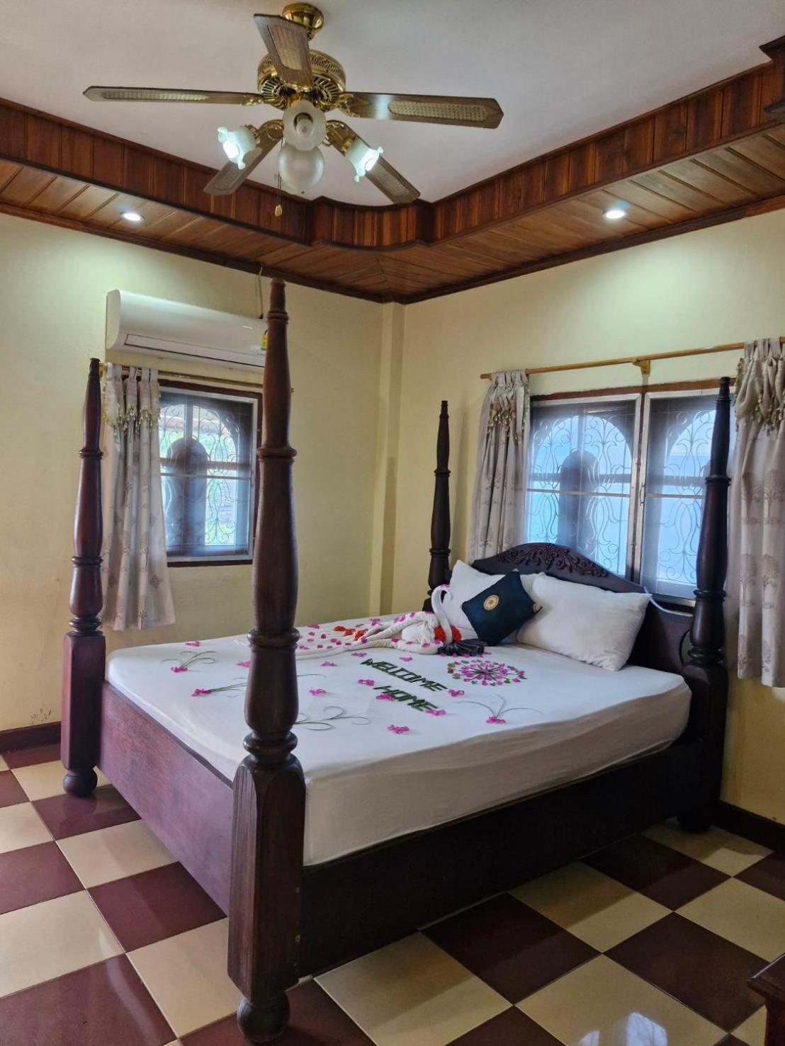 Sakura Wood House Hotel Luang Prabang Exterior photo